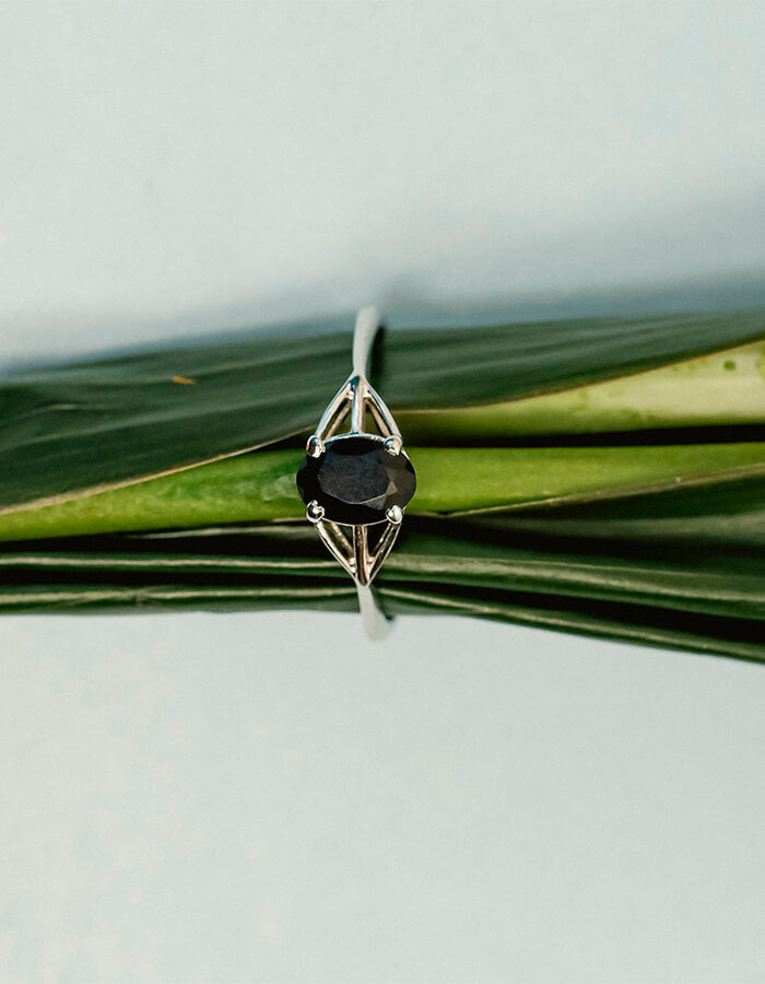 CLASSIC BLACK STUD RING 92.5 SILVER