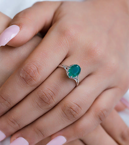 OVAL GREEN STONE MOUNTED RING 92.5 SILVER