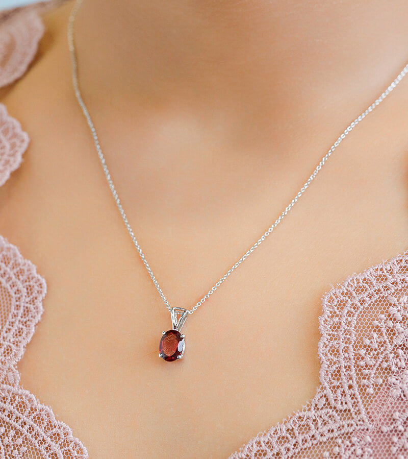 GARNET OVAL PENDANT WITH LINK CHAIN 92.5 SILVER