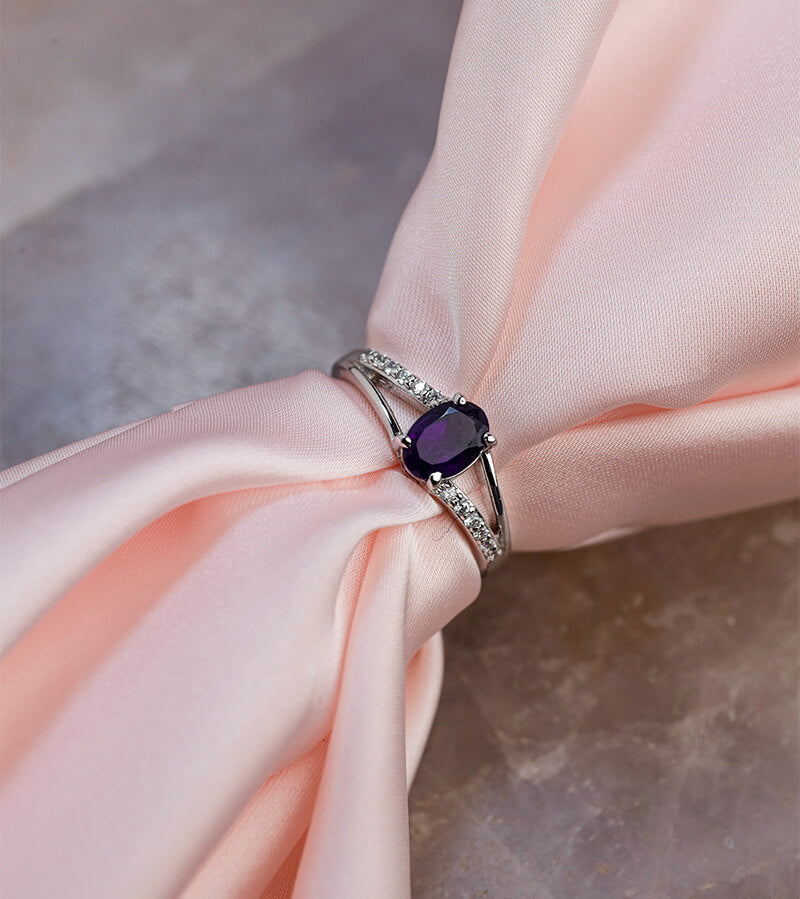 OVAL AMETHYST WITH ZIRCON RING 92.5 SILVER