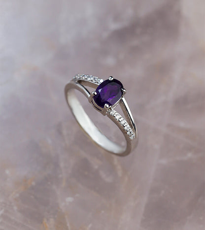 OVAL AMETHYST WITH ZIRCON RING 92.5 SILVER