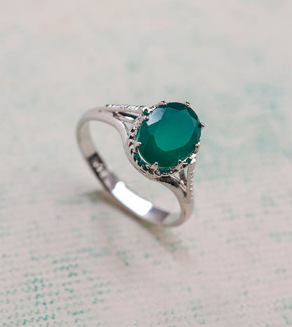 OVAL GREEN STONE MOUNTED RING 92.5 SILVER