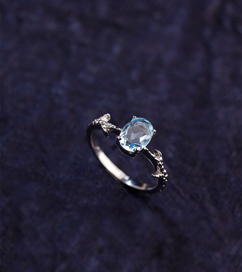 OVAL BLUE TOPAZ RING 92.5 SILVER