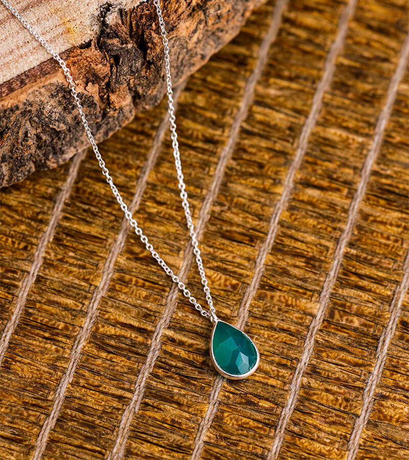 RAINDROP GREEN ONYX PENDANT WITH LINK CHAIN 92.5 SILVER