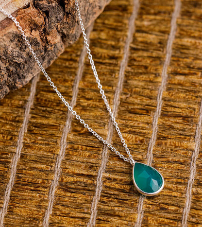 RAINDROP GREEN ONYX PENDANT WITH LINK CHAIN 92.5 SILVER