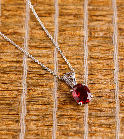 GARNET OVAL PENDANT WITH LINK CHAIN 92.5 SILVER